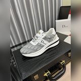 迪奧【Dior】》男款休閑潮鞋上市啦！濃厚的英倫時尚風格，鞋面原版品牌花布料+牛