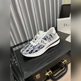 迪奧【Dior】》男款休閑潮鞋上市啦！濃厚的英倫時尚風格，鞋面原版品牌花布料+牛