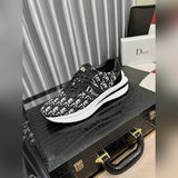 迪奧【Dior】》男款休閑潮鞋上市啦！濃厚的英倫時尚風格，鞋面原版品牌花布料+牛
