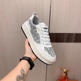 《 迪奧 》  最新爆款休閑鞋，頂端品牌奢侈～，頂級～質量。專櫃同賣産品鞋面選用
