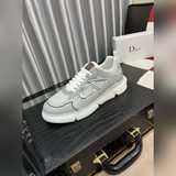 迪奧【Dior】》男款休閑潮鞋上市啦！濃厚的英倫時尚風格，鞋面原版品牌花布料+牛