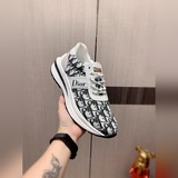 《 迪奧 》  最新爆款休閑鞋，頂端品牌奢侈～，頂級～質量。專櫃同賣産品鞋面選用