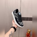 《 迪奧 》  最新爆款休閑鞋，頂端品牌奢侈～，頂級～質量。 專櫃同賣産品鞋面選