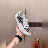 《 迪奧 》  最新爆款休閑鞋，頂端品牌奢侈～，頂級～質量。 專櫃同賣産品鞋面選