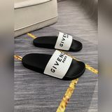 情侶男女同款【精緻品質】 紀梵希男士休閑拖鞋 鞋面進口膠片 品牌字母浮雕設計，時