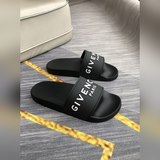 情侶男女同款【精緻品質】 紀梵希男士休閑拖鞋 鞋面進口膠片 品牌字母浮雕設計，時