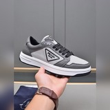 【Prada】普拉達 男士最新新款休閑鞋！全進口頭層小牛皮配防水布料，内裡采用透