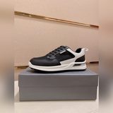 高品質新款PRADA(普拉達)專櫃同步上市， 新款男鞋、面料精選高科技滴膠工藝制