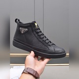 必爆款【普拉達皮裡 毛裡】鞋面意大利進口頭層頂級荔紋牛皮材質而成 ，舒适羊裡。潮