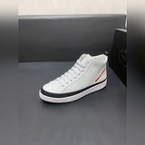 PRADA【普拉達】高幫運動休閑鞋鞋面采用牛皮，羊皮内裡，橡膠大底，腳感舒适，男