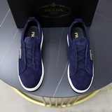 牛裡品牌：PRADA（普拉達）标準碼：男碼38–44（45定制）等級： 品
