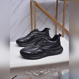 普拉達【Prada】手工休閑鞋上市、經典系列風格，面料頭層牛皮，軟底橡膠底，真皮