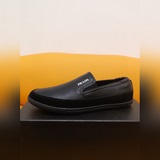 《（PRADA-普拉達）～市場潮款男鞋鞋》主推貨：官網直營店有售！此款