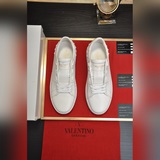 高版本 【Valentino華倫天奴】情侶款 官網一比一複刻 ，時尚休閑男鞋鞋面
