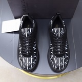 品牌：華倫天奴（VALENTINO）尺碼：38-44等級：新款運動鞋材料：