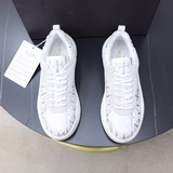 品牌：華倫天奴（VALENTINO）尺碼：38-44等級：新款運動鞋材料：