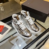 高版本VALENTINO（華倫天奴）2021最新時裝周走秀情侶款，網紅明星同款一