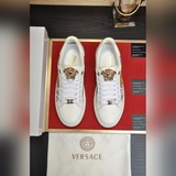 【Versace】範思哲最新款精心打造，引爆全場！不斷創新的國際品牌 此款男士休