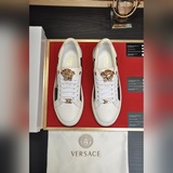 【Versace】範思哲最新款精心打造，引爆全場！不斷創新的國際品牌 此款男士休