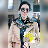 B家最新【B字母标長巾】羊絨長巾專櫃今年最新主題系列，透漏出奢華高貴的氣息，整體