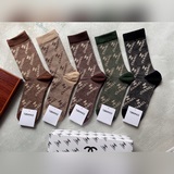 Chanel · 香奈兒香奶奶家新品中筒女款襪子【一盒五雙】襪身提花經典标志，簡