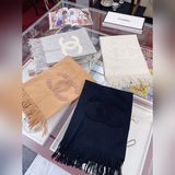 【人間香奈兒年輕時髦範兒！香粉看過來~】同步專櫃！Chanel 最新秋冬羊絨款，