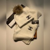 c家。 【羊毛套裝帽子-帶駱子毛球】經典套裝帽子！帽子圍巾！暖暖哒超級舒服～冬日
