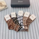 配包裝（一盒5雙）Dior 迪奧 新款小腿襪子！純棉面料，火爆Ｄ圖案，專櫃同步
