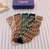 配包裝（一盒5雙）Dior 迪奧 新款小腿襪子！純棉面料，火爆Ｄ圖案，專櫃同步
