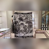 【DIOR 迪奧】 爆款大披肩！ 尺寸：140*140cm 材料：羊毛+羊絨 專