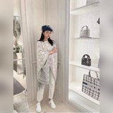 DIOR 迪奧CD提花logo印花大方巾圍巾披肩毛毯三用，材質?57%克什米爾進