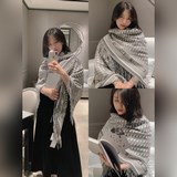 Dior最新爆款披肩【D老花流蘇披肩】，相信我，真心是溫暖大綿羊！品質無敵贊，，