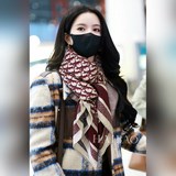 D家專櫃經典主打款【D字母雙面方巾140】 這款Diortwin方巾采用雙色雙面