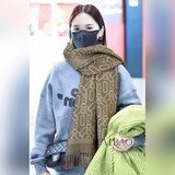FD家新款【FF金線雙面披肩】美翻了[流淚]禦用殿堂級極品新款專櫃在售 FF圖案