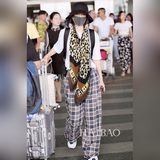 Fendi 最In的元素FF的品牌fendi 所謂的強強聯合完美呈現 超級經