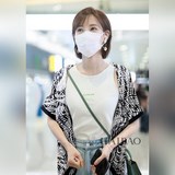 FD專櫃同步新【FF旋轉圖标140】特别有腔調.采用質感上佳的絲羊絨面料并飾有F
