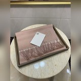LOEWE頂尖奢侈品牌 低調有内涵 雙面羊絨搭配最新logo刺繡！軟軟的手感水波