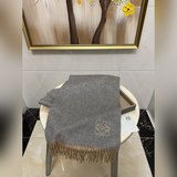 LOEWE頂尖奢侈品牌 低調有内涵 雙面羊絨搭配最新logo刺繡！軟軟的手感水波