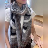 LOVE雙面圍巾最美羅意威NEW IN羊毛和羊絨愛心圖案提花圍巾櫃子上37