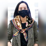 牛貨上啦真心贊驢家【雙拼花紋90】真絲方巾，展現 Urs Fischer 以手繪