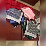 黑色王牌口碑經典披肩，必入十六個色LV經典老花無銀線披肩系列~原單，規格，超級柔