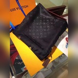 超級重磅流弊貨，一模一樣，質感真心贊LV專櫃限量金屬老花飾扣，純手工金線卷邊披肩