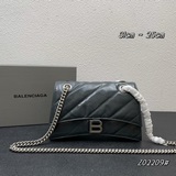 酷盒子Balenciag*最新 Crush 包款強勢登場！高級感滿滿上身超級随意