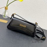 新款XX bag 翻蓋腋下包最新款#它的名字以代表親密的“xx”命名 這也是情