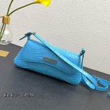 新款XX bag 翻蓋腋下包最新款#它的名字以代表親密的“xx”命名 這也是情