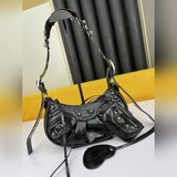 【小號】巴黎世家最新款Balenciag Le Cagole半月牙腋下包斜挎包