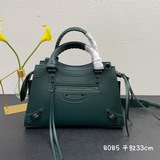 改良升級大號Balenciaga寶藏系列秋冬機車包 新寵登場啦！全新的梯形設計