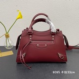 改良升級大號Balenciaga寶藏系列秋冬機車包 新寵登場啦！全新的梯形設計