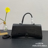 Balenciaga 全新推出Hourglass長款～橫版 沙漏包獨特的标志性弧