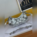 Balenciag Le Cagole半月牙腋下包斜挎包緻敬經典機車包系列重磅
